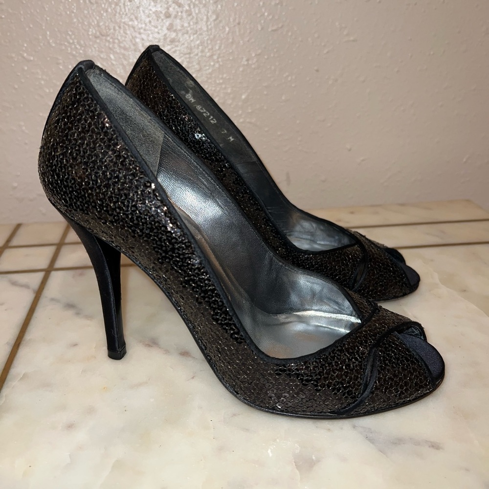 STUART WEITZMAN SEQUIN PUMPS SIZE 7 - Picture 4 of 9